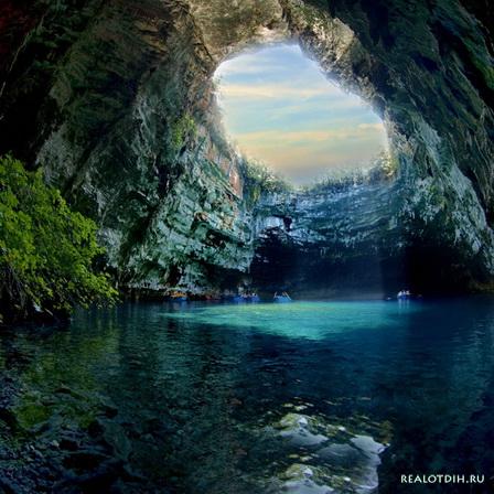 Пещерное озеро Мелиссани 